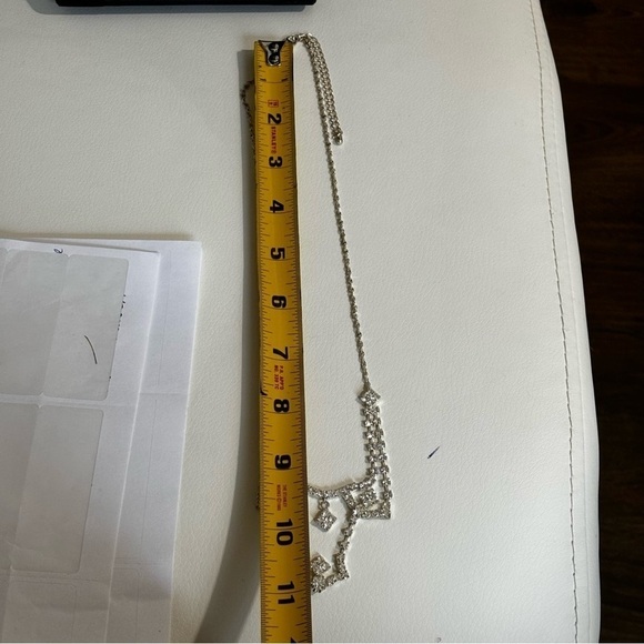 # 135 vintage antique looking crystal rhinestones silver tone necklace - Picture 6 of 8